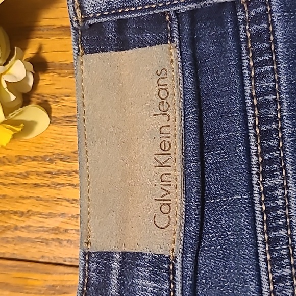 Calvin Klein Jeans Dark Blue Distressed Shorts - Size 29 - Picture 10 of 10